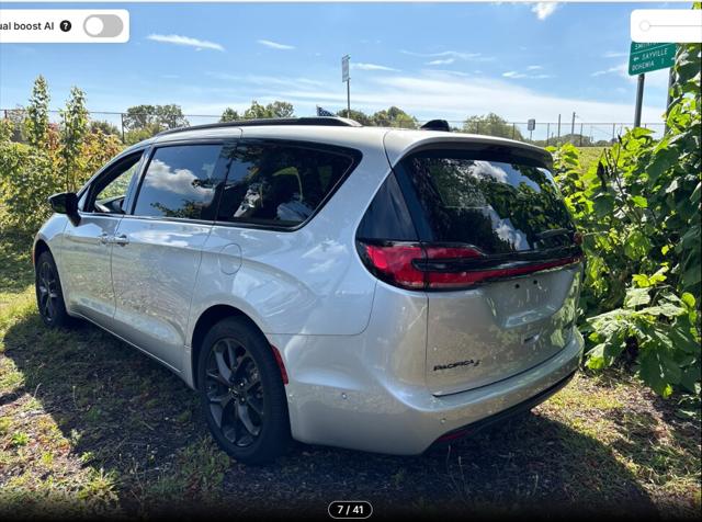 2024 Chrysler Pacifica Limited AWD