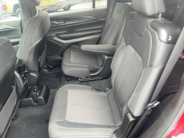 2024 Jeep Grand Cherokee L Laredo 4x4