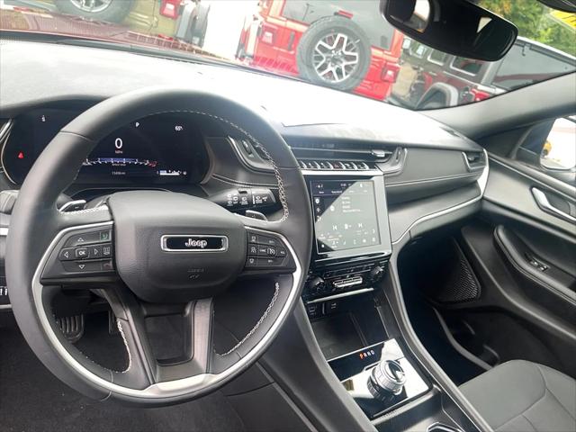 2024 Jeep Grand Cherokee L Laredo 4x4