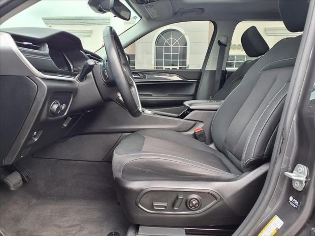 2022 Jeep Grand Cherokee L Laredo 4x2