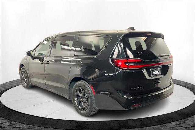 2024 Chrysler Pacifica Hybrid S Appearance Pkg