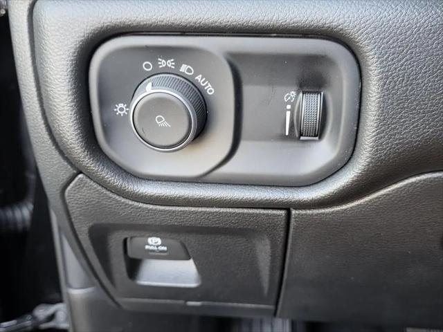 2026 Ram 1500 Tradesman Crew Cab 4x4 5'7" Box