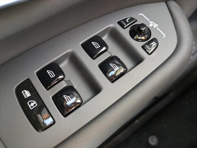 2026 Volvo XC90 Plus, B6 AWD Gas (mild hybrid), Gasoline, Bright, 7 Seats