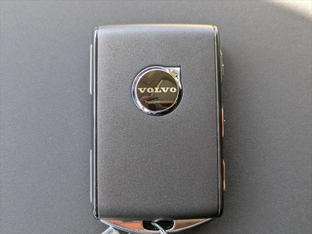 2026 Volvo XC90 Plus, B6 AWD Gas (mild hybrid), Gasoline, Bright, 7 Seats