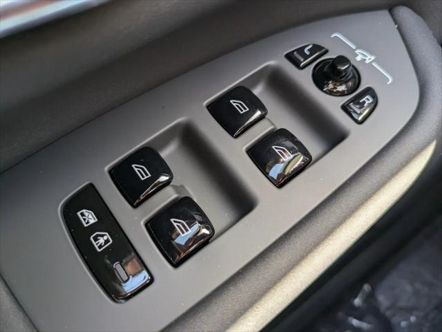 2026 Volvo XC90 Ultra, B6 AWD Gas mild hybrid, Gasoline, Bright, 7 Seats