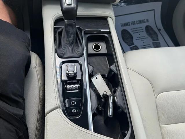2020 Volvo XC90 T5 Momentum 7 Passenger