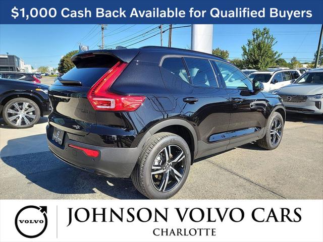 2026 Volvo XC40 Core, B5 AWD Gas (mild hybrid), Dark