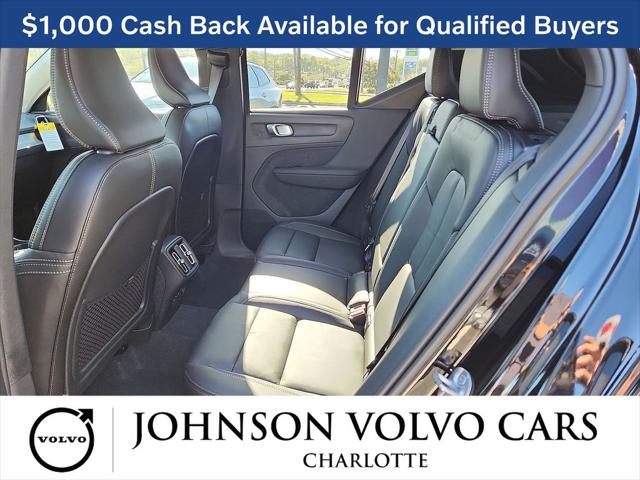 2026 Volvo XC40 Core, B5 AWD Gas (mild hybrid), Dark