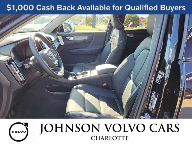2026 Volvo XC40 Core, B5 AWD Gas (mild hybrid), Dark