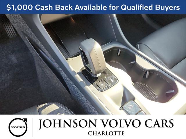 2026 Volvo XC40 Core, B5 AWD Gas (mild hybrid), Dark
