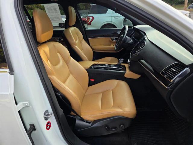2017 Volvo XC90 T6 Momentum