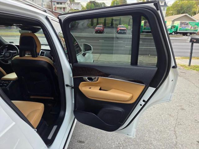 2017 Volvo XC90 T6 Momentum