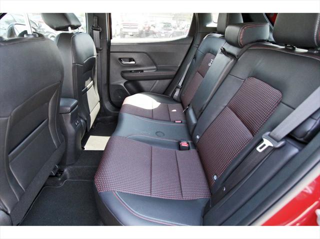 2025 Nissan Kicks SR FWD