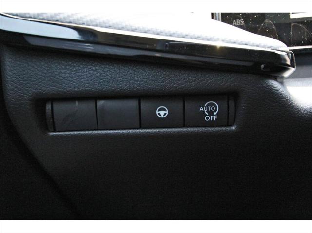2025 Nissan Kicks SR FWD