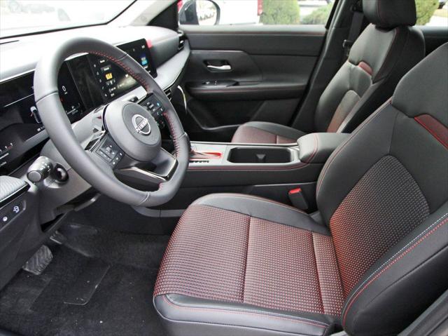2025 Nissan Kicks SR FWD