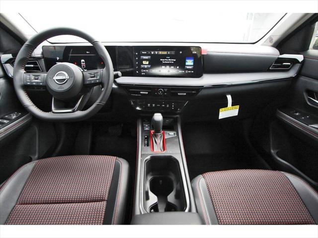2025 Nissan Kicks SR FWD