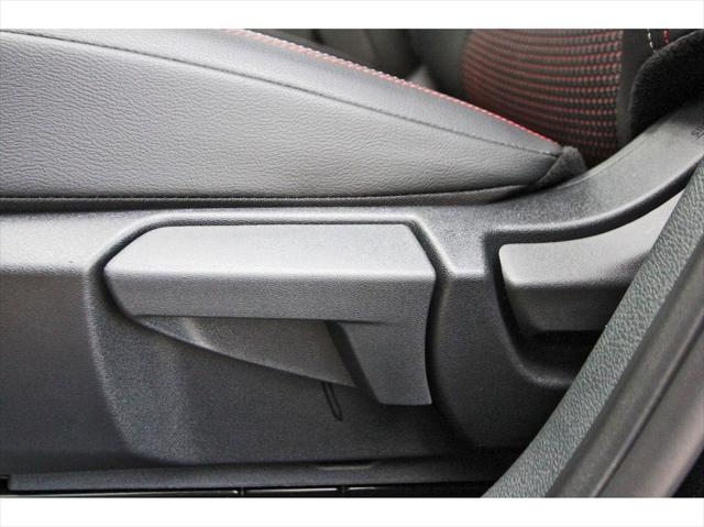 2025 Nissan Kicks SR FWD