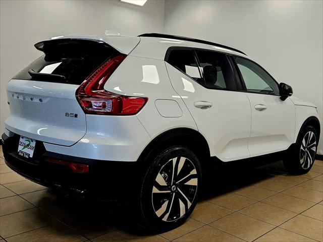 2026 Volvo XC40 Ultra, B5 AWD Gas (mild hybrid), Dark