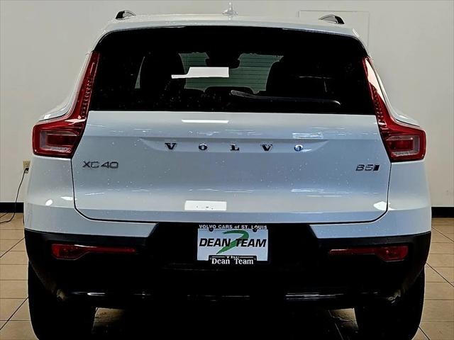 2026 Volvo XC40 Ultra, B5 AWD Gas (mild hybrid), Dark