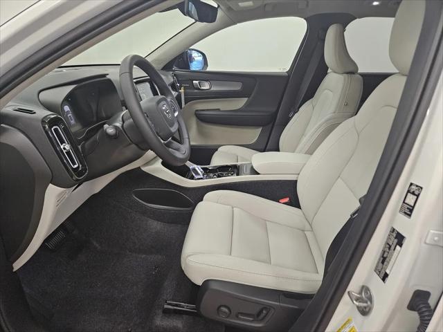 2026 Volvo XC40 Ultra, B5 AWD Gas (mild hybrid), Dark