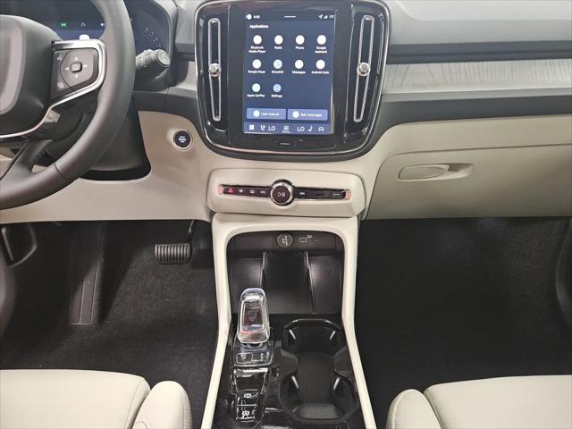 2026 Volvo XC40 Ultra, B5 AWD Gas (mild hybrid), Dark