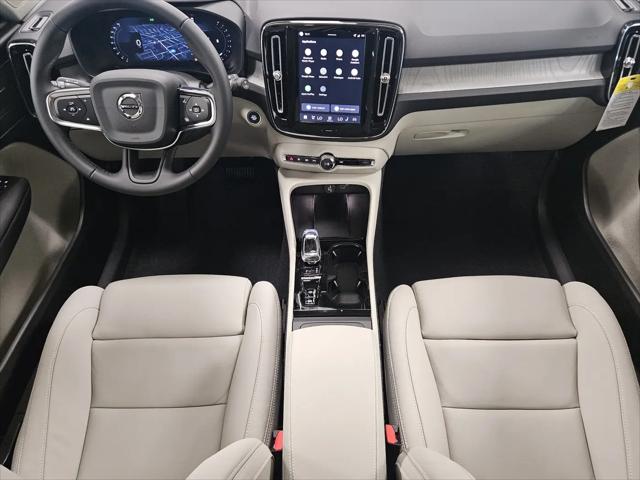 2026 Volvo XC40 Ultra, B5 AWD Gas (mild hybrid), Dark