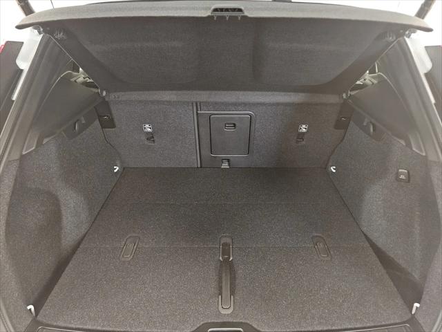 2026 Volvo XC40 Ultra, B5 AWD Gas (mild hybrid), Dark
