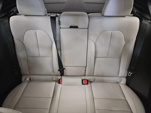 2026 Volvo XC40 Ultra, B5 AWD Gas (mild hybrid), Dark