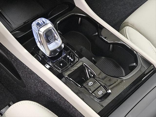2026 Volvo XC40 Ultra, B5 AWD Gas (mild hybrid), Dark