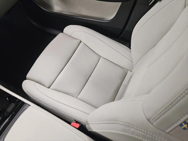 2026 Volvo XC40 Ultra, B5 AWD Gas (mild hybrid), Dark