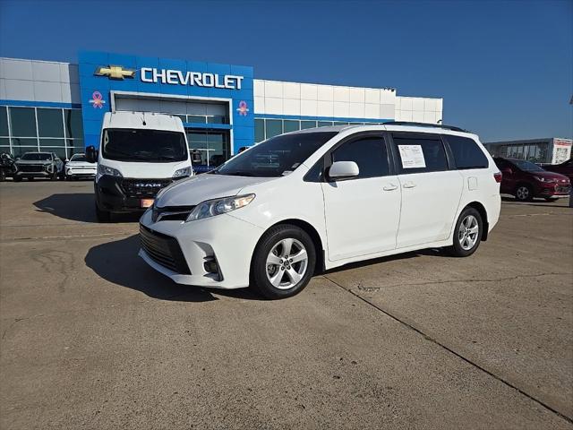 2018 Toyota Sienna LE 8 Passenger