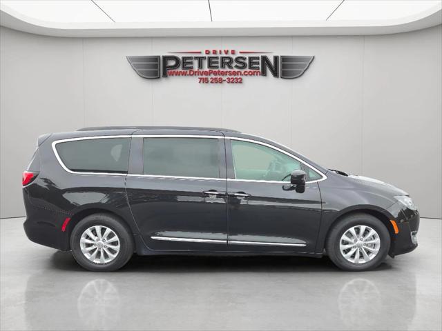 2017 Chrysler Pacifica Touring-L 2017 Chrysler Pacifica Touring-L