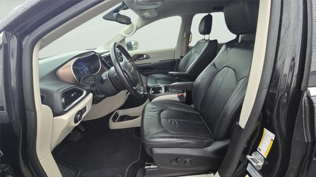 2017 Chrysler Pacifica Touring-L 2017 Chrysler Pacifica Touring-L