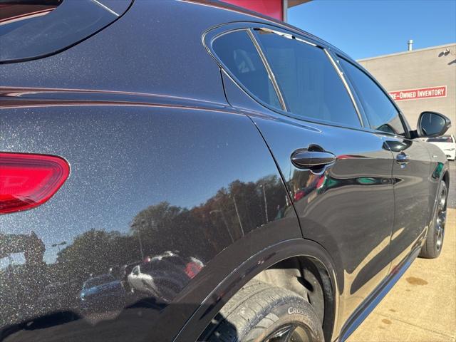 2022 Alfa Romeo Stelvio Veloce Ti AWD 2022 Alfa Romeo Stelvio Veloce Ti AWD