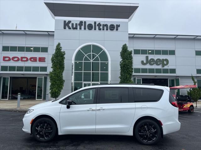 2026 Chrysler Pacifica PACIFICA SELECT AWD