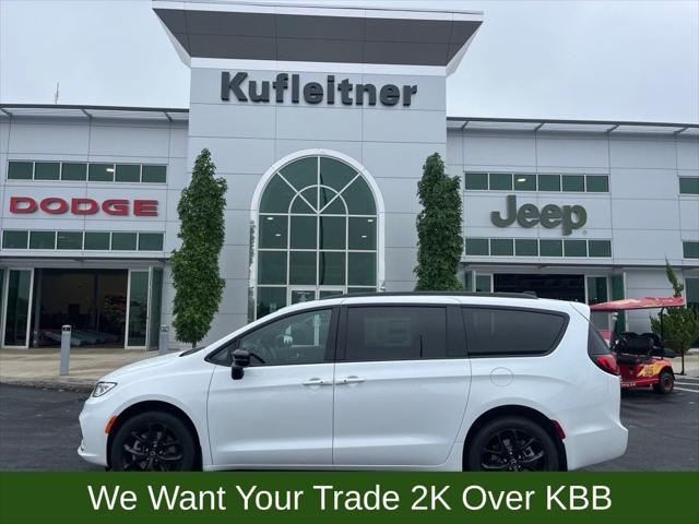 2026 Chrysler Pacifica PACIFICA SELECT AWD