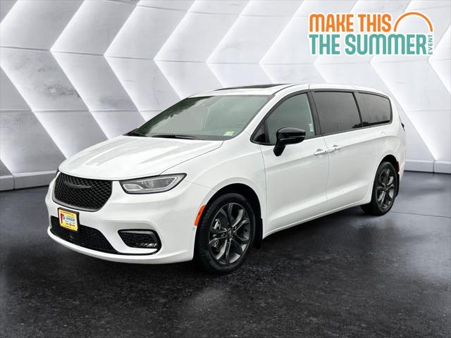 2026 Chrysler Pacifica Select for sale in Saint Johnsbury, VT