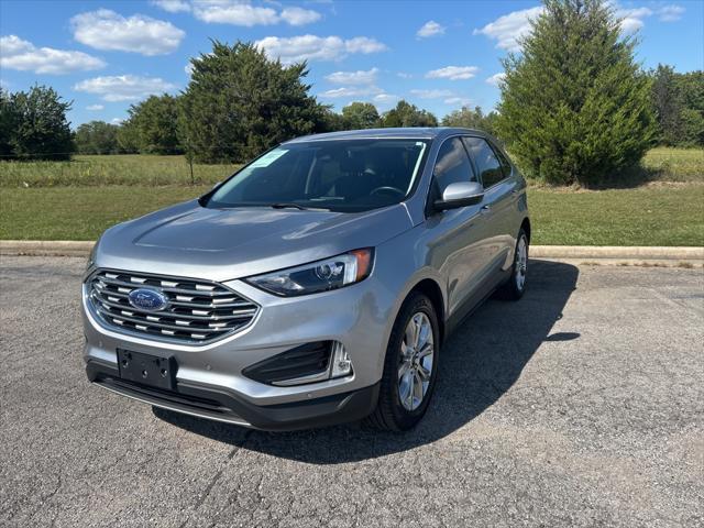 2024 Ford Edge Titanium's photo