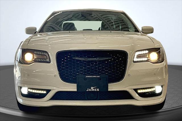 2022 Chrysler 300 Touring L AWD