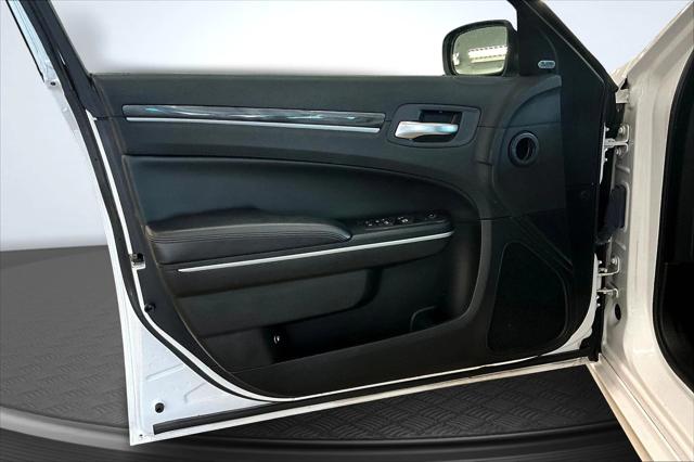 2022 Chrysler 300 Touring L AWD