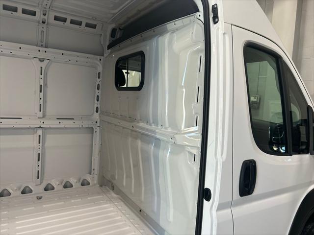 2026 Ram ProMaster Cargo Van SLT
