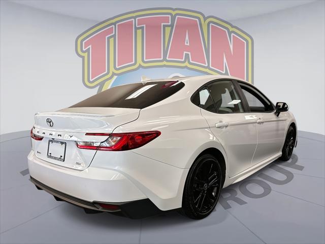 2025 Toyota Camry SE [1]