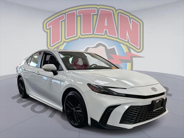 2025 Toyota Camry SE [2]