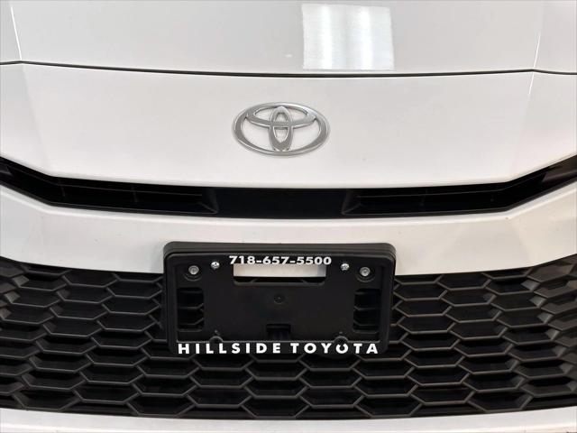 2025 Toyota Camry SE [4]