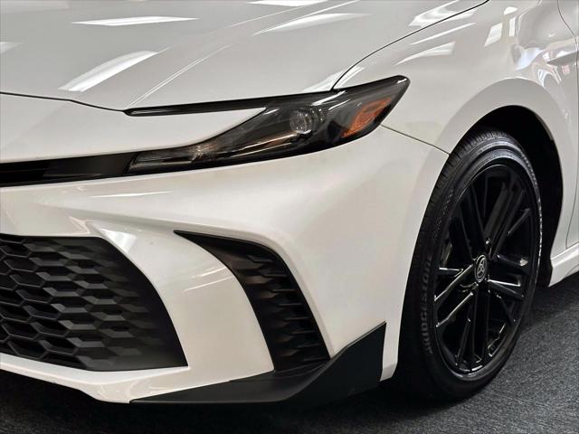 2025 Toyota Camry SE [5]