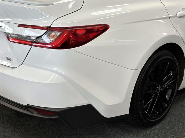 2025 Toyota Camry SE [6]