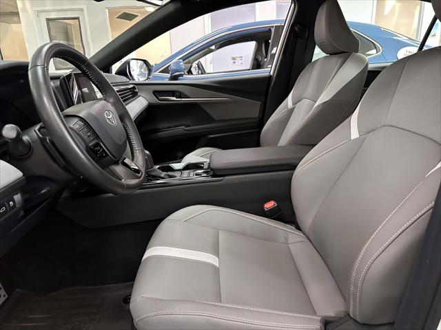 2025 Toyota Camry SE [11]