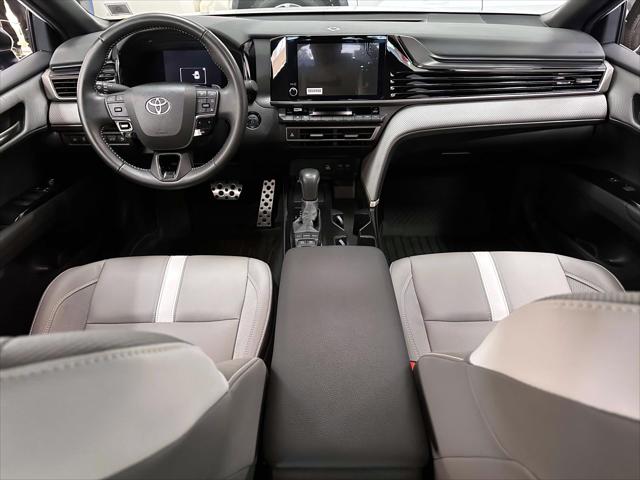 2025 Toyota Camry SE [13]