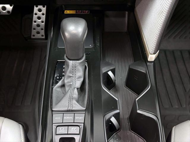 2025 Toyota Camry SE [16]