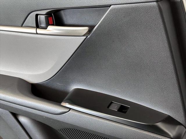 2025 Toyota Camry SE [17]